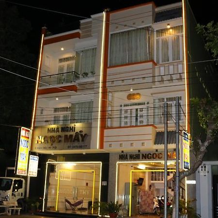 Ngoc May Guesthouse Чау Док Екстериор снимка