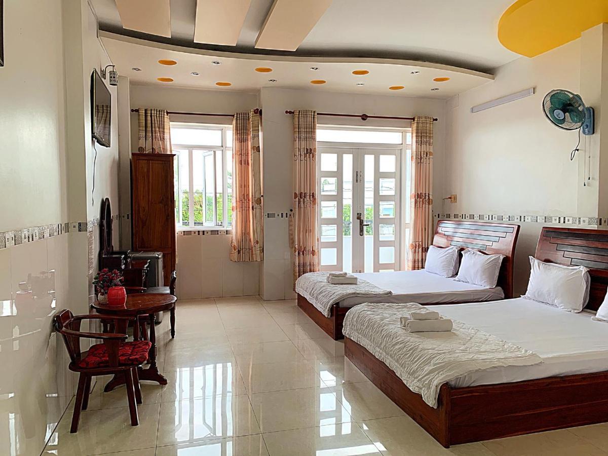 Ngoc May Guesthouse Чау Док Екстериор снимка