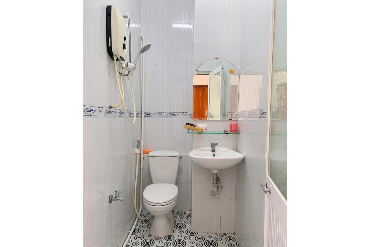 Ngoc May Guesthouse Чау Док Екстериор снимка