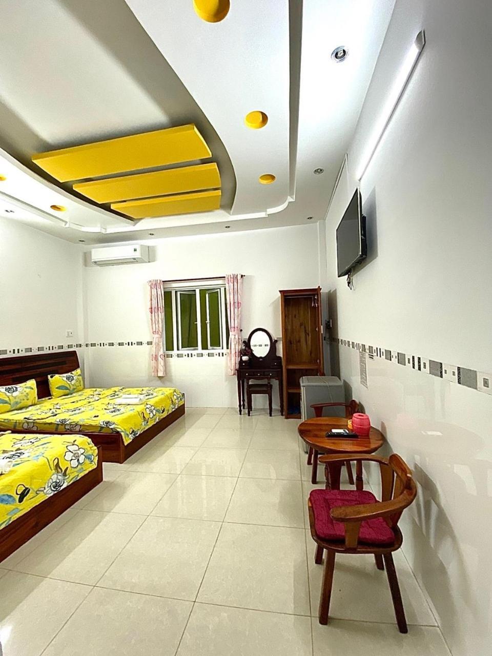 Ngoc May Guesthouse Чау Док Екстериор снимка