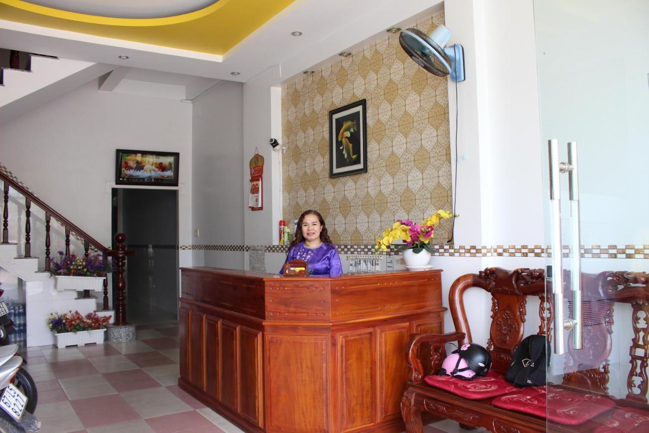 Ngoc May Guesthouse Чау Док Екстериор снимка
